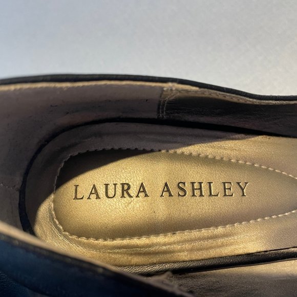 LAURA ASHLEY Pumps - Picture 3 of 4